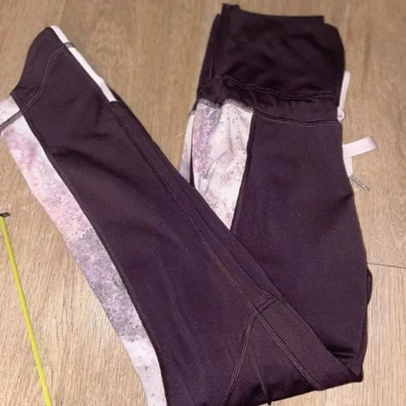 LULULEMON RETREAT 7/8ths YOGA PANTS BLACK CHERRY/SUGAR CRUSH COMBO SIZE 4 - Picture 8 of 14